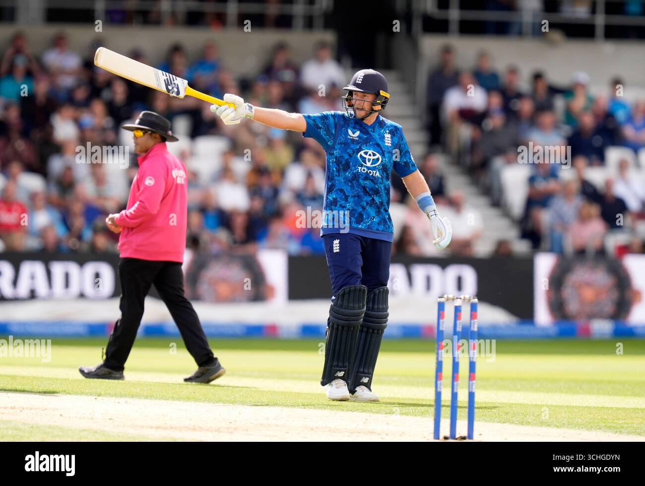 Der Engländer Joe Root reagiert, nachdem er während des One Day International Series-Spiels in Headingley, Leeds, entlassen wurde. Bilddatum: Dienstag, 2. September 2025. Stockfoto