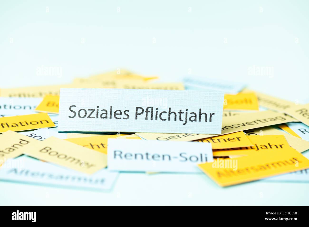 Obligatorisches Sozialjahr Für Rentner, Deutsche Sprache, Generationsvertrag, Senioren, Pensionierter Boomer-Arbeitnehmer, Freiwilliges Arbeitsprogramm In Deutscher Sprache Stockfoto