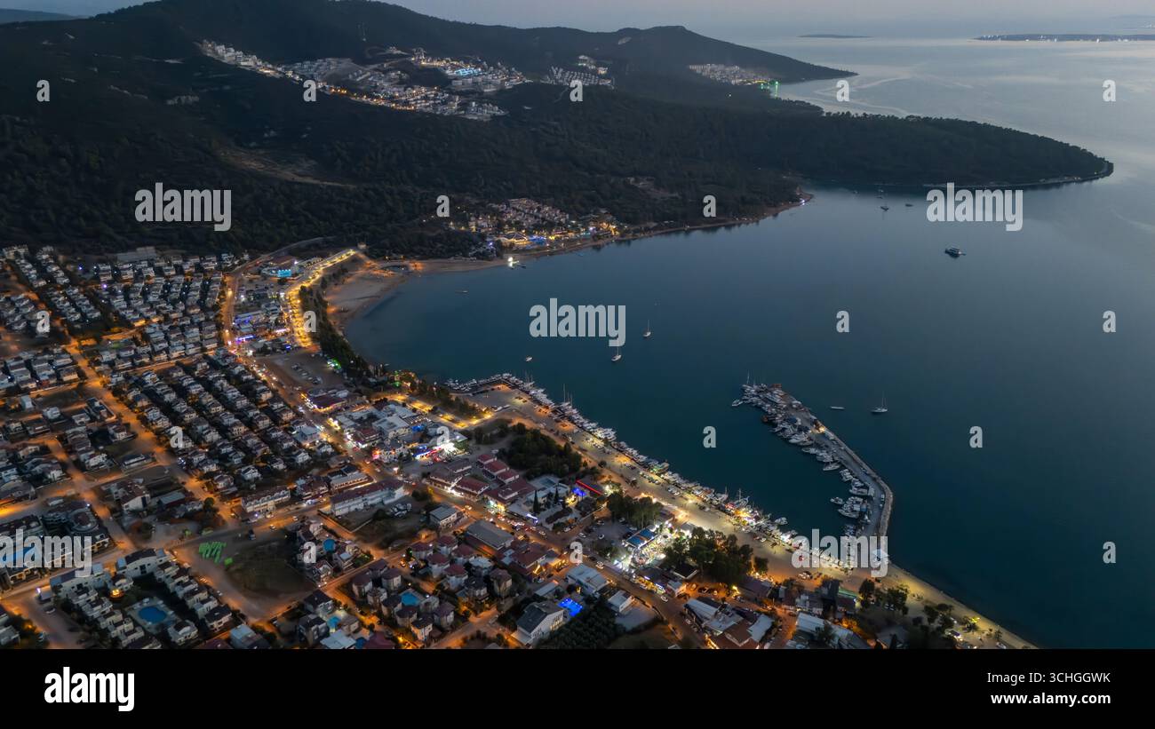 Aus der Vogelperspektive ein Sommerort von Didim Akbuk Türkei. Stockfoto