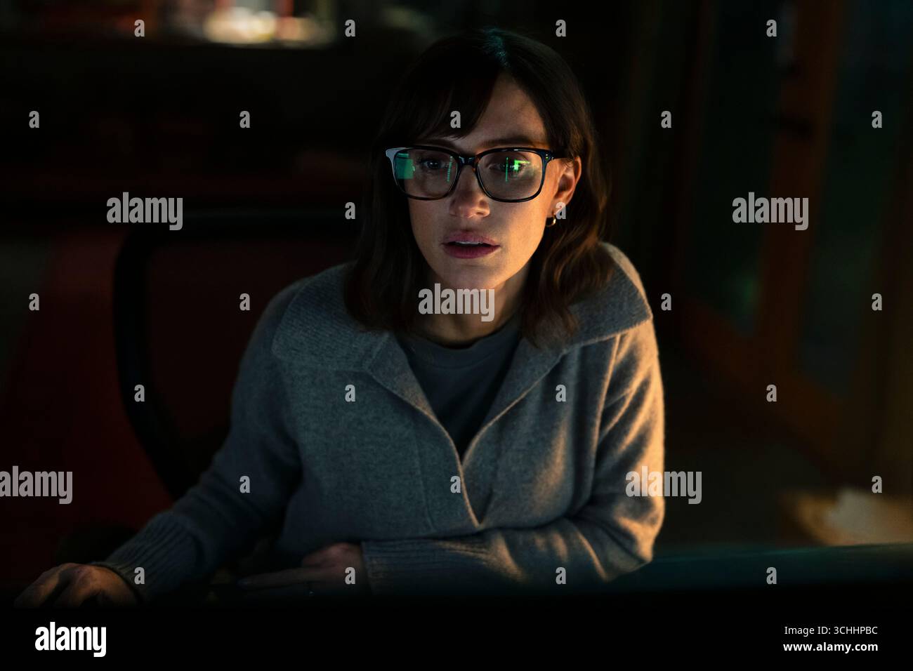 Die 2025 von Melissa James Gibson geschaffene Savant-Mini-Serie mit Jessica Chastain als Jodi Goodwin, einem Undercover-Ermittler, der Online-Hassgruppen infiltriert, um gewalttätigen Extremismus vorzubeugen. Werbung NUR REDAKTIONELLE VERWENDUNG. Kredit: BFA / Apple TV+ Stockfoto