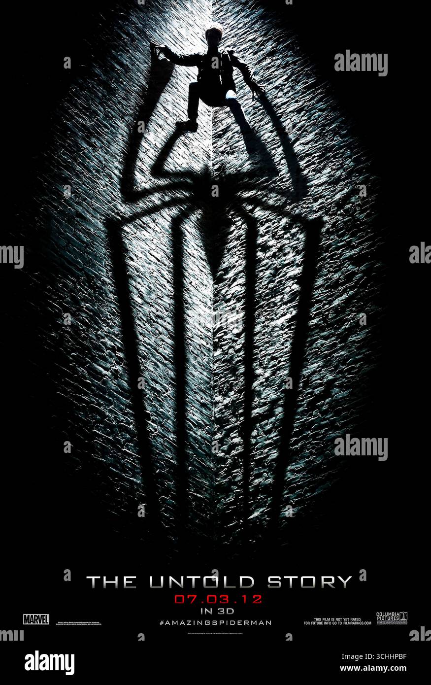 The Amazing Spider-man (2012) von Marc Webb mit Andrew Garfield, Emma Stone und Rhys Ifans. Nachdem Peter Parker Geheimnisse über seine Eltern entdeckt hat, erhält er spinnenähnliche Fähigkeiten und stellt sich Dr. Curt Connors gegenüber, dessen Umwandlung in die Lizard New York City bedroht. Foto eines Original-Posters aus dem Jahr 2012 (USA) NUR ZUR REDAKTIONELLEN VERWENDUNG. Quelle: BFA / Sony Pictures veröffentlichen Stockfoto