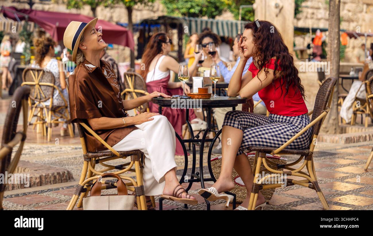 The Girlfriend (2025-) TV-Mini-Serie mit Robin Wright und Olivia Cooke in den Hauptrollen. Lauras idyllisches Leben wird zerstört, als die neue Freundin ihres Sohnes verdächtig erscheint. Werbung noch ab Staffel 1 NUR FÜR REDAKTIONELLE ZWECKE. Kredit: BFA/Amazon Prime Video Stockfoto