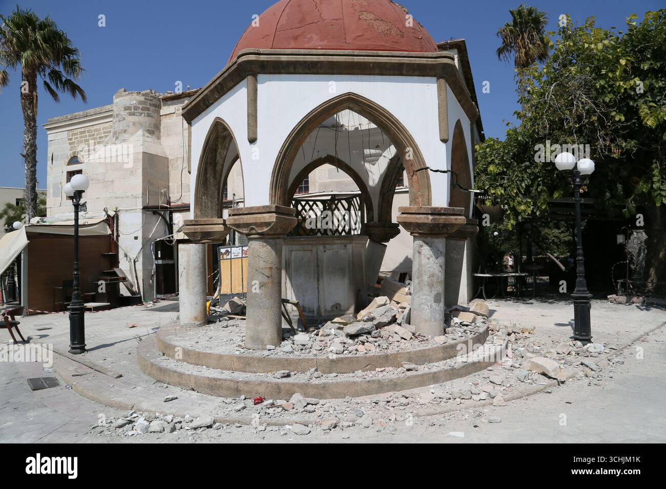 Schäden an der Defterdar-Moschee nach dem Bodrum-Kos-Erdbeben in der Ägäis von 2017 in Kos, Griechenland Stockfoto