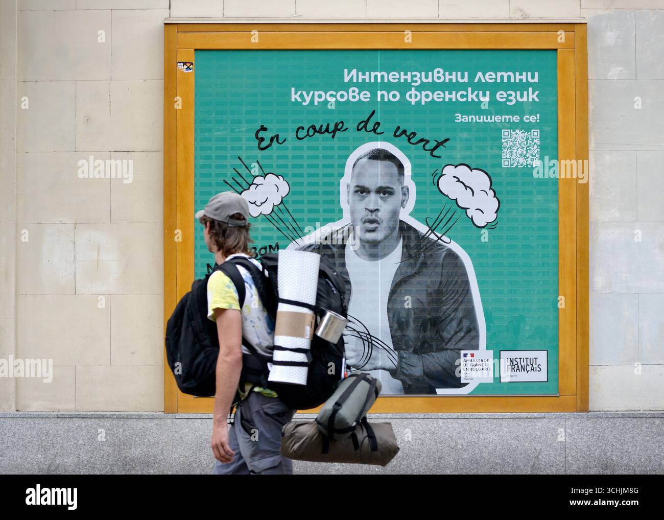 Zweisprachiges Poster in französischer Sprache Sommerkurse vor dem Französischen Kulturinstitut in Sofia Bulgarien, Osteuropa, Balkan, EU Stockfoto