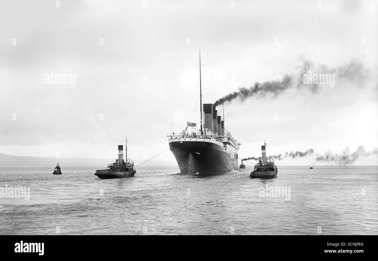 Titanic durchquert den Belfast Lough auf dem Weg zur Irischen See zu ihren Prüfungen Stockfoto