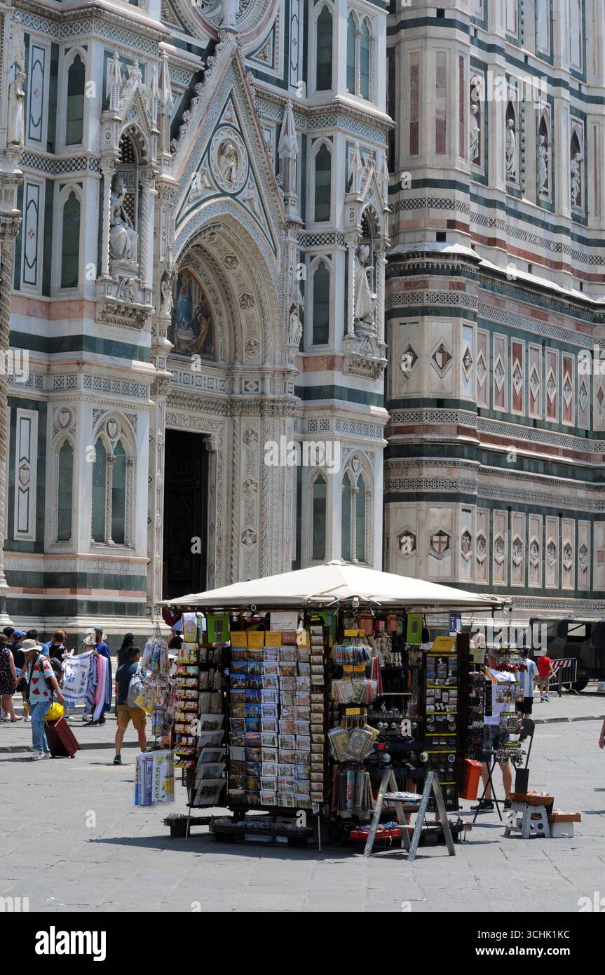 Fassade der Kathedrale von Florenz mit dem Glockenturm von Giotto, Piazza del Duomo, Florenz, Toskana, Italien. Stockfoto