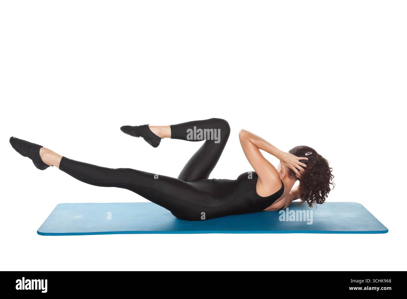 Schräg, Stott Pilates Programm Matte Serie Übung Fitness Ganzkörper-Workout, afroamerikanische Frau funktionelle Praxis, Yoga-Übungen im Fitnessstudio, Stockfoto