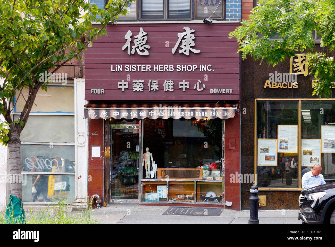 LIN Sister Herb Shop 德康中藥保健中心, 4 Bowery, New York, New York, NYC, Ladenfront eines Traditional Chinese Medicine Store in Manhattan Chinatown 紐約 美國 Stockfoto