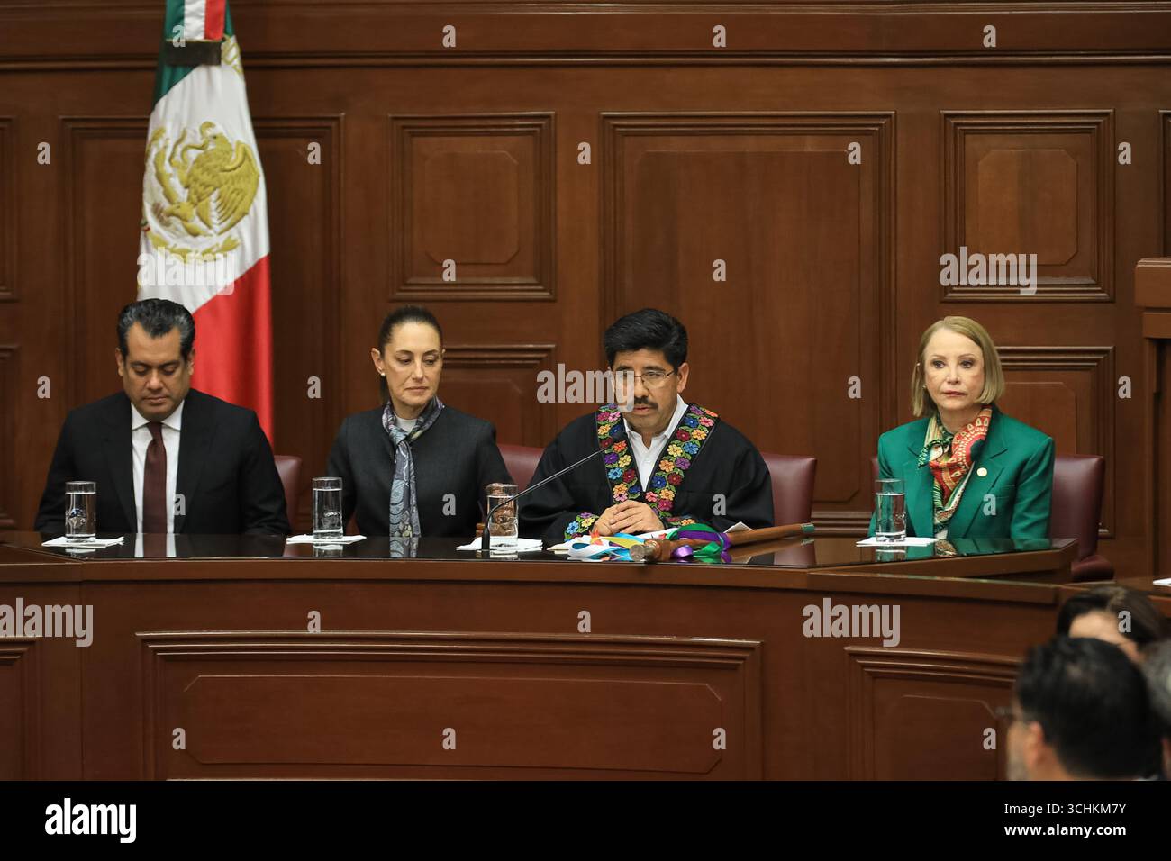 Nicht exklusiv: (L-R) Kongressabgeordneter Sergio Gutierrez von der Partei Movimiento de Regeneracion Nacional (Morena), mexikanische Präsidentin Claudia Sheinbaum Pa Stockfoto