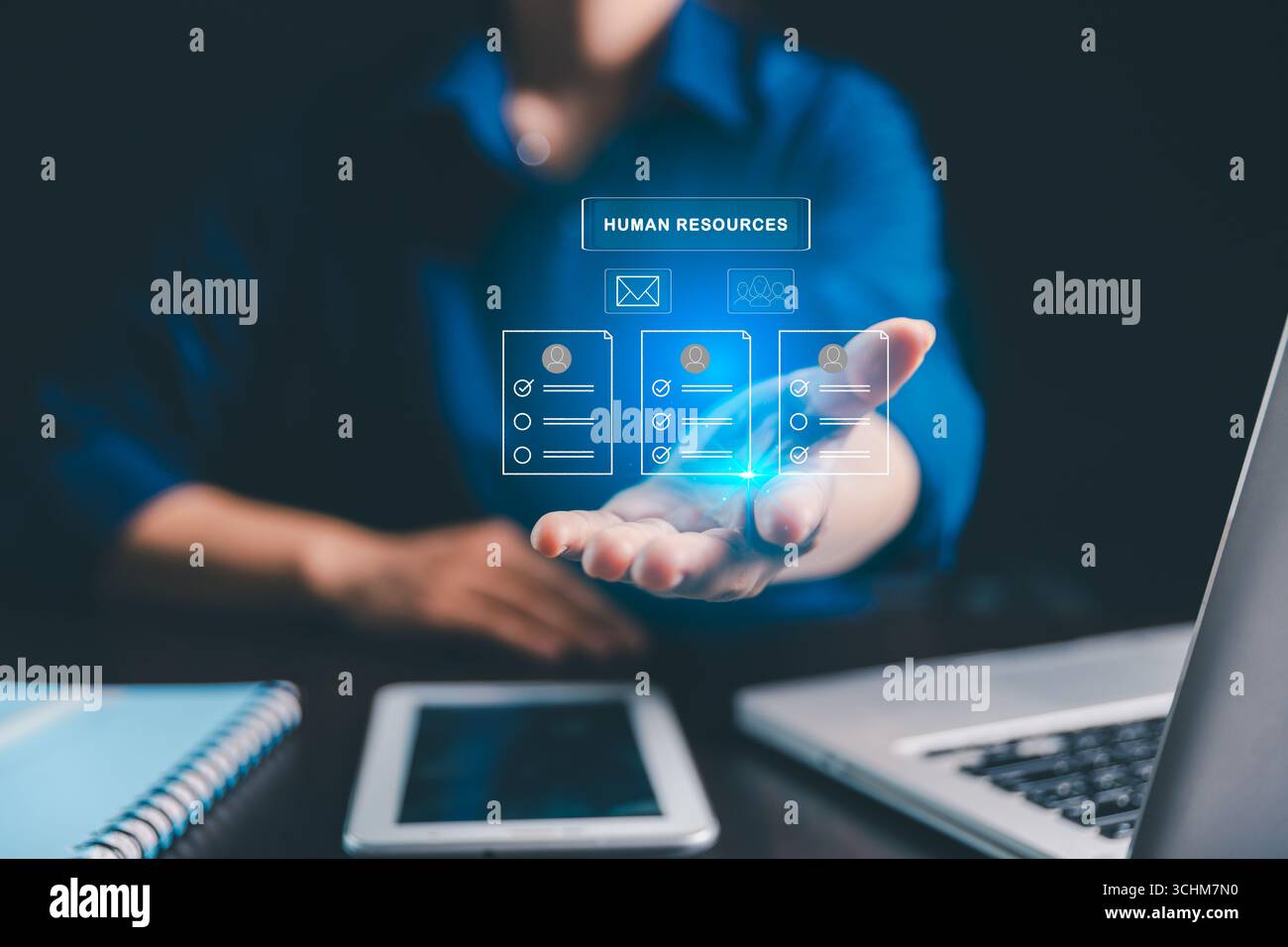 Die digitale Rekrutierung optimiert die Kandidatenauswahl und unterstützt das Personalmanagement bei der Integration von Mitarbeiterbewertung, Gehaltsabrechnung, KPI-Verfolgung und Systemverwaltung Stockfoto