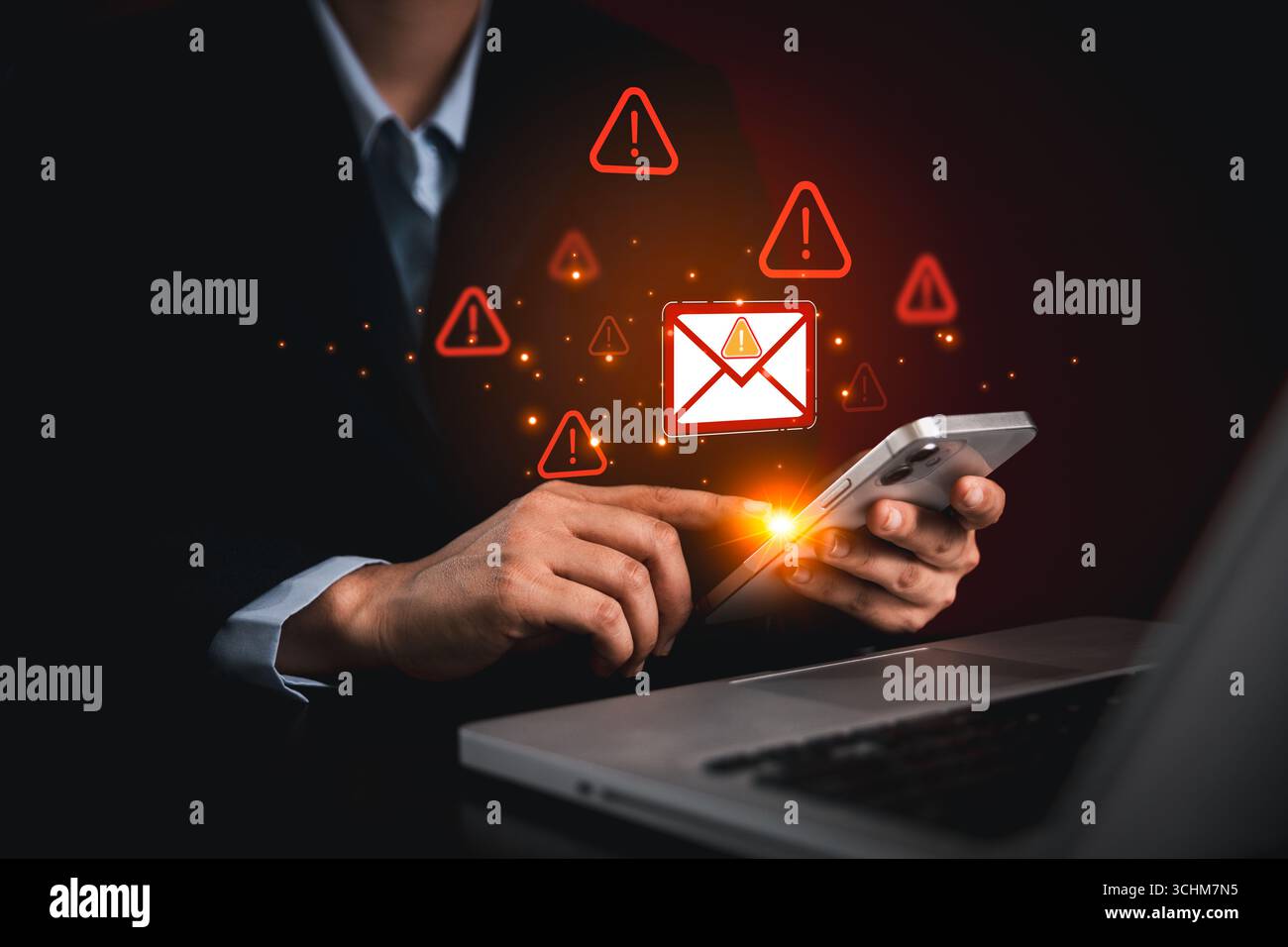 Konzept der E-Mail-Sicherheit Inbox-Warnung, Benachrichtigungssymbol, Warnung Spam, Junk Mail, Virus-Gefährdung Informationen, Hervorhebung des Schutzes im internen Bereich Stockfoto
