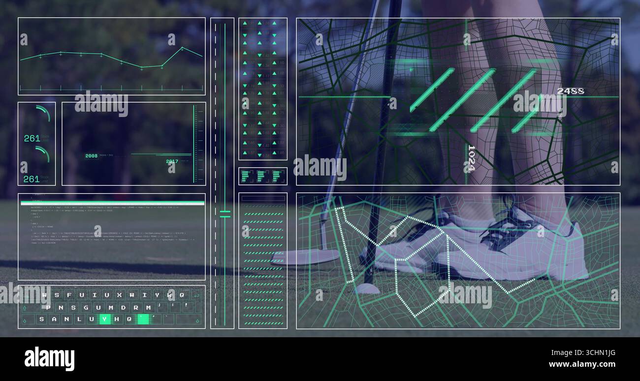 Sportler in Sportshorts und Sneakers, die am T-Shirt balanciert sind, mit HUD, Club und Ball, Kopierraum Stockfoto