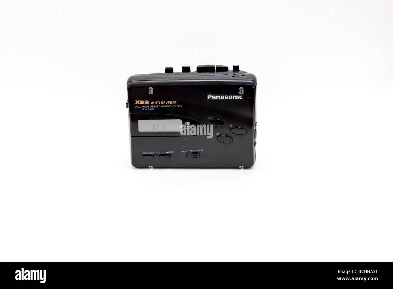 Walkman ® Kassettenspieler, Panasonic, XBS Auto Reverse, RQ-V190, hergestellt in Taiwan, Akku, Casio, AS-600R, Stereo-Radio, Casio Computer, hergestellt in Japan. ( Stockfoto