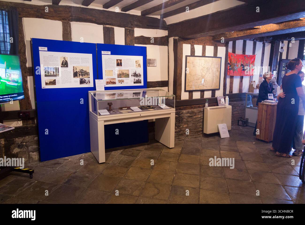 Ausstellung (mit freiem Eintritt) zur Geschichte von Stratford und Informationen zur Ausstellung und Inneneinrichtung von Harvard House, 26 High Street, Stratford upon Avon, Großbritannien. (145) Stockfoto