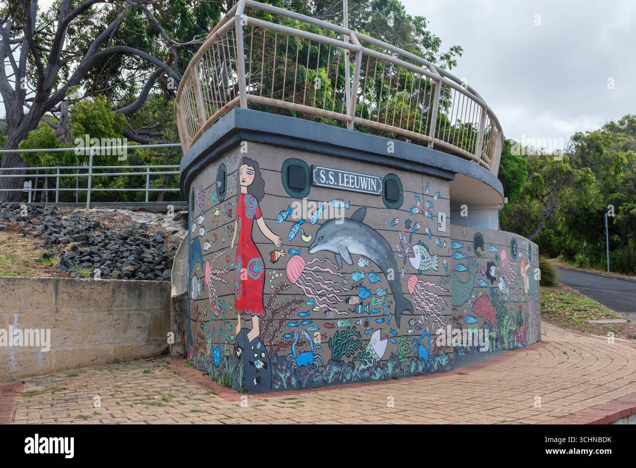 Eine ungewöhnliche öffentliche Toilette in Form eines Schiffes am Ellis Street Jetty in Augusta, Western Australia Stockfoto