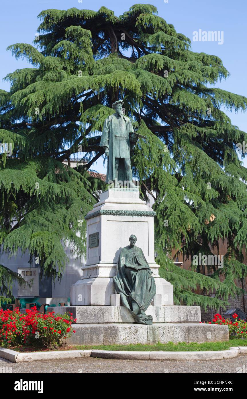 Cremona - das Denkmal des Malers Alessandro Bonvicino - Moretto (1498-1554) von Domenico Ghidoni (1893). Stockfoto