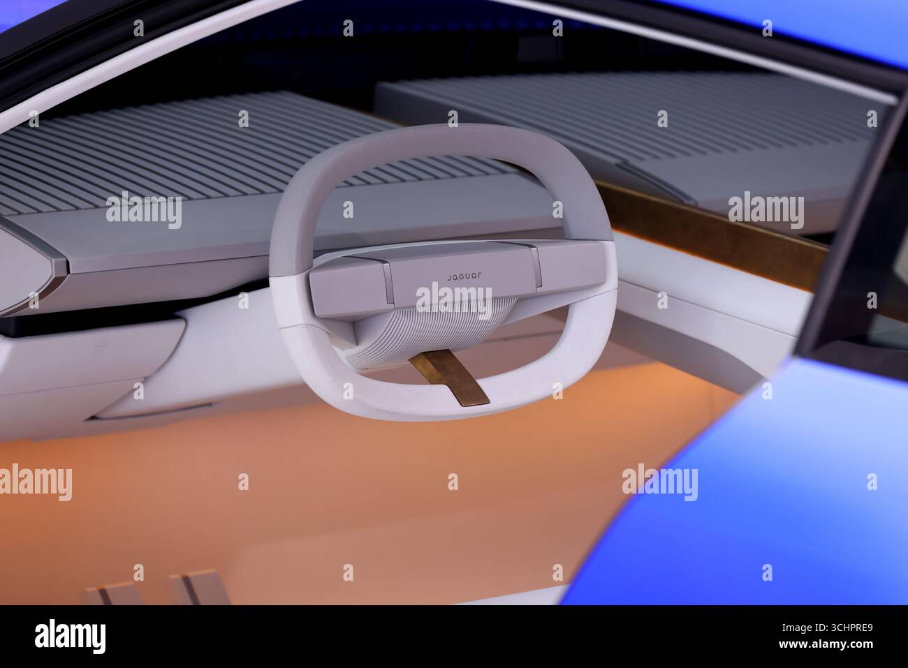 Allgemeine Ansichten des neuen Jaguar Car Type 00 am Jaguar Stand beim Goodwood Festival of Speed 2025 in Chichester, West Sussex, Großbritannien. Stockfoto