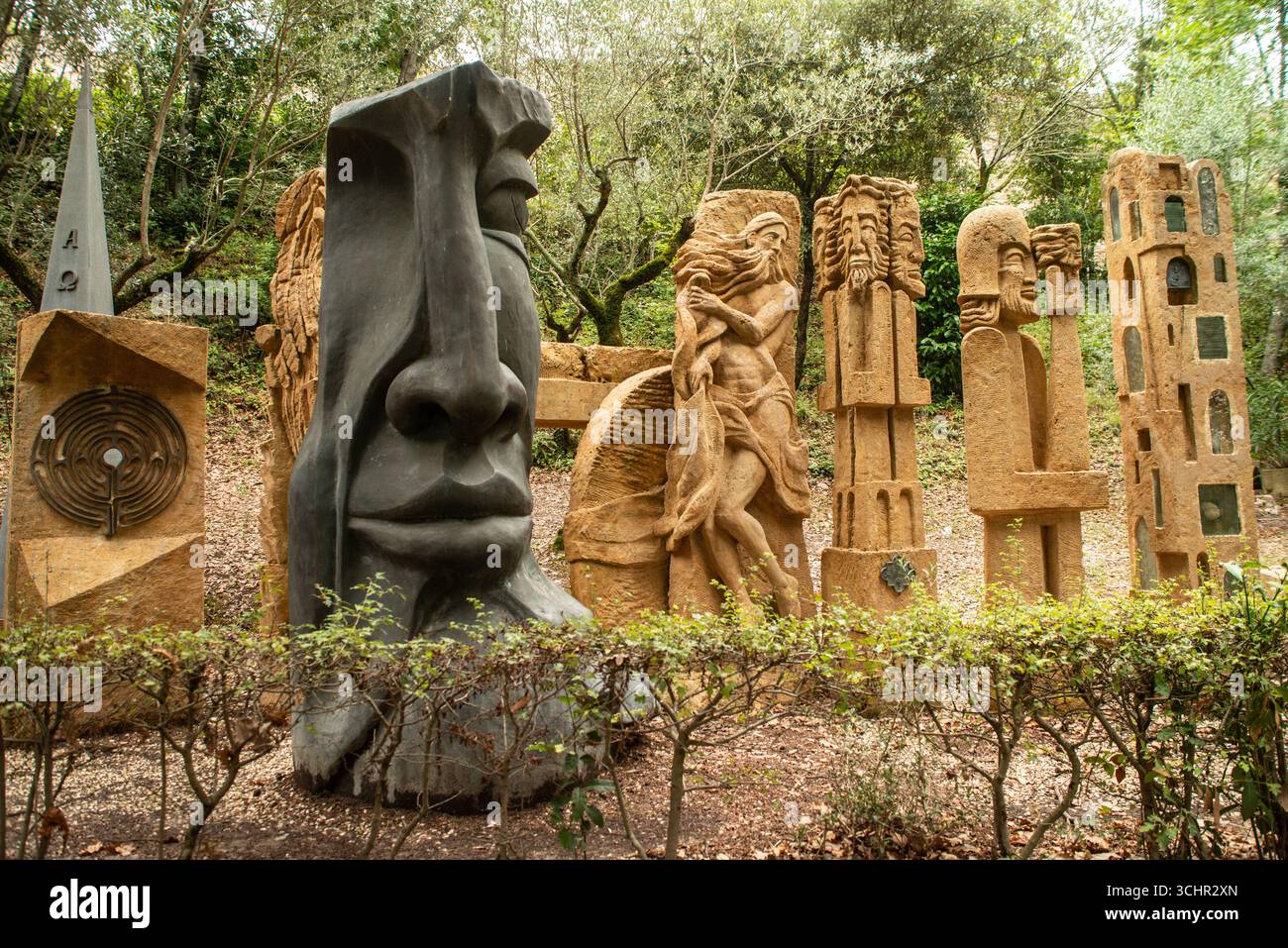 Veduta di una scultura all'ingresso del Bosco di San Francesco, Assisi, Umbrien, Italien Stockfoto