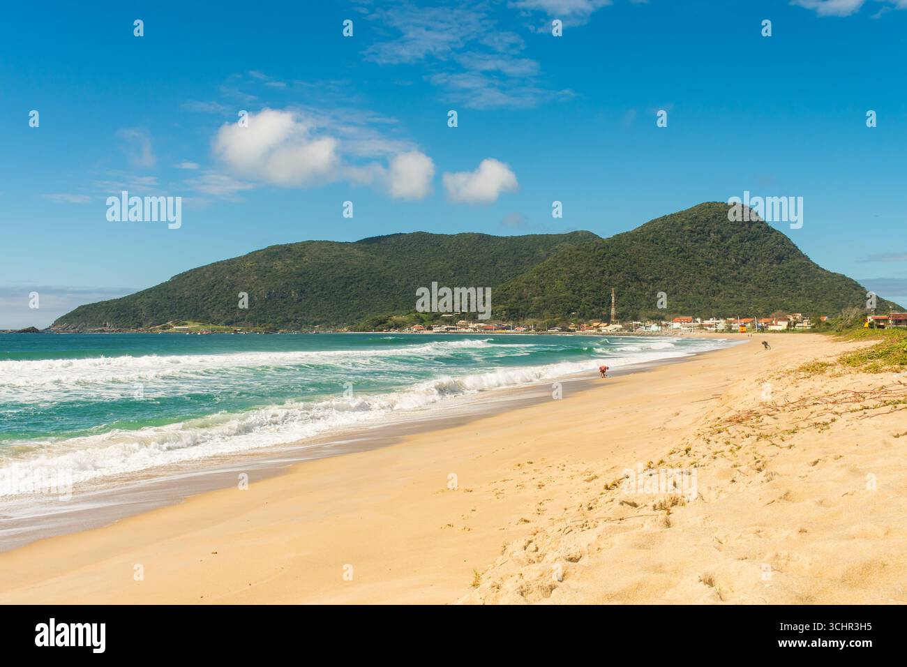 Blick auf den Strand von Armação - Insel Florianopolis, Brasilien Stockfoto