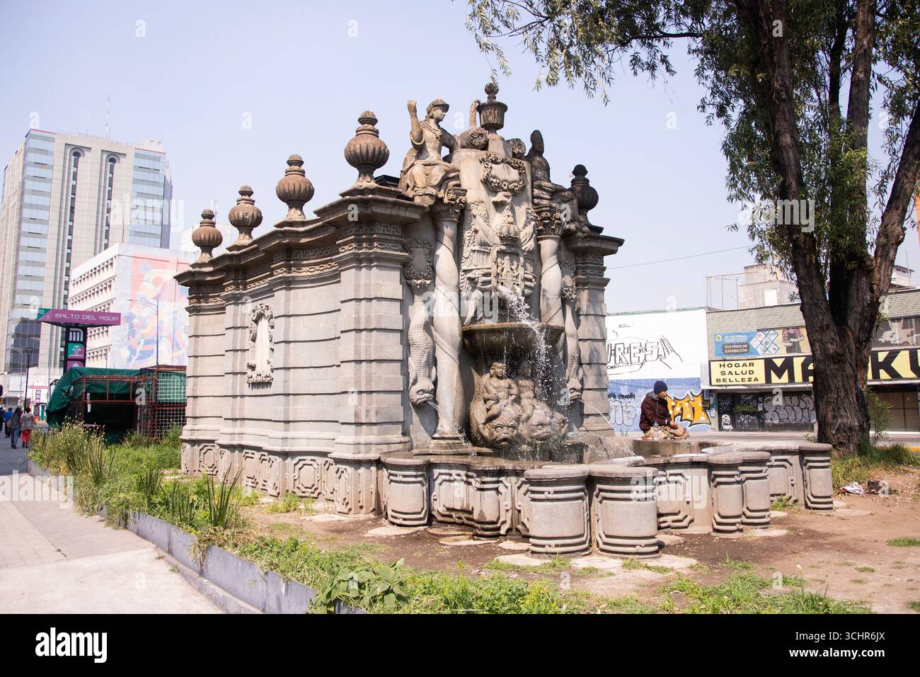 Mexiko-Stadt, Mexiko; 1. November 2025: Brunnen des Salto del Agua Wasserfalls in der Stadt. Stockfoto