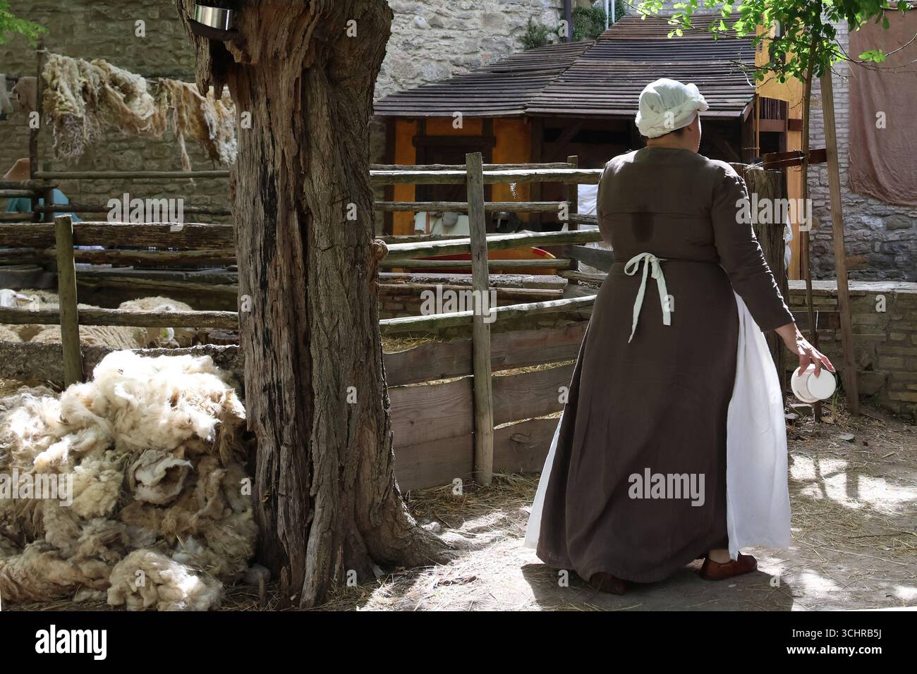 Ein Bauernhof auf der umbrischen Messe, Mercato Delle Gaite, der jährlich im typischen Dorf Bevagna stattfindet. Stockfoto Ein Bauernhof auf der umbrischen Messe, Mercato Delle Gaite, der jährlich im typischen Dorf Bevagna stattfindet. Stockfoto