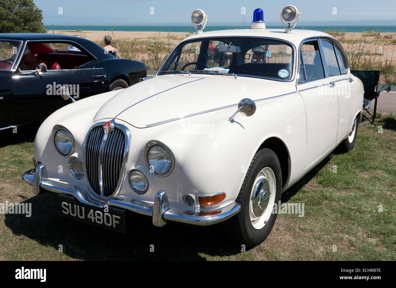 Dreiviertel-Vorderansicht eines weißen, 1968, Jaguar MkII Polizeiwagens, ausgestellt auf der Deal and Walmer Classic Car Show, 2025 Stockfoto
