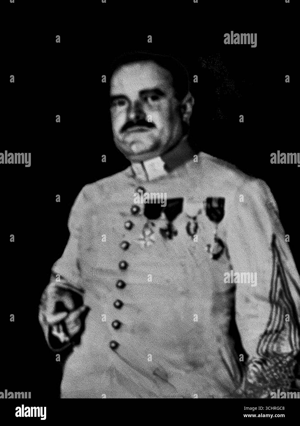 Porträt des Kommandanten Sylvain Eugène Raynal, französischer Offizier, der das Fort Vaux während der Schlacht von Verdun im Juni 1916 befehligte. Bekannt für seine Widerstandsfähigkeit unter Belagerung, hielt Raynal das Fort gegen überwältigende deutsche Angriffe, bevor er sich aufgrund von Wasser und Munition ergab. Seine Führung wurde zu einem Symbol des französischen Mutes, über das in Kriegszeitschriften wie L’Illustration viel berichtet wurde. Stockfoto