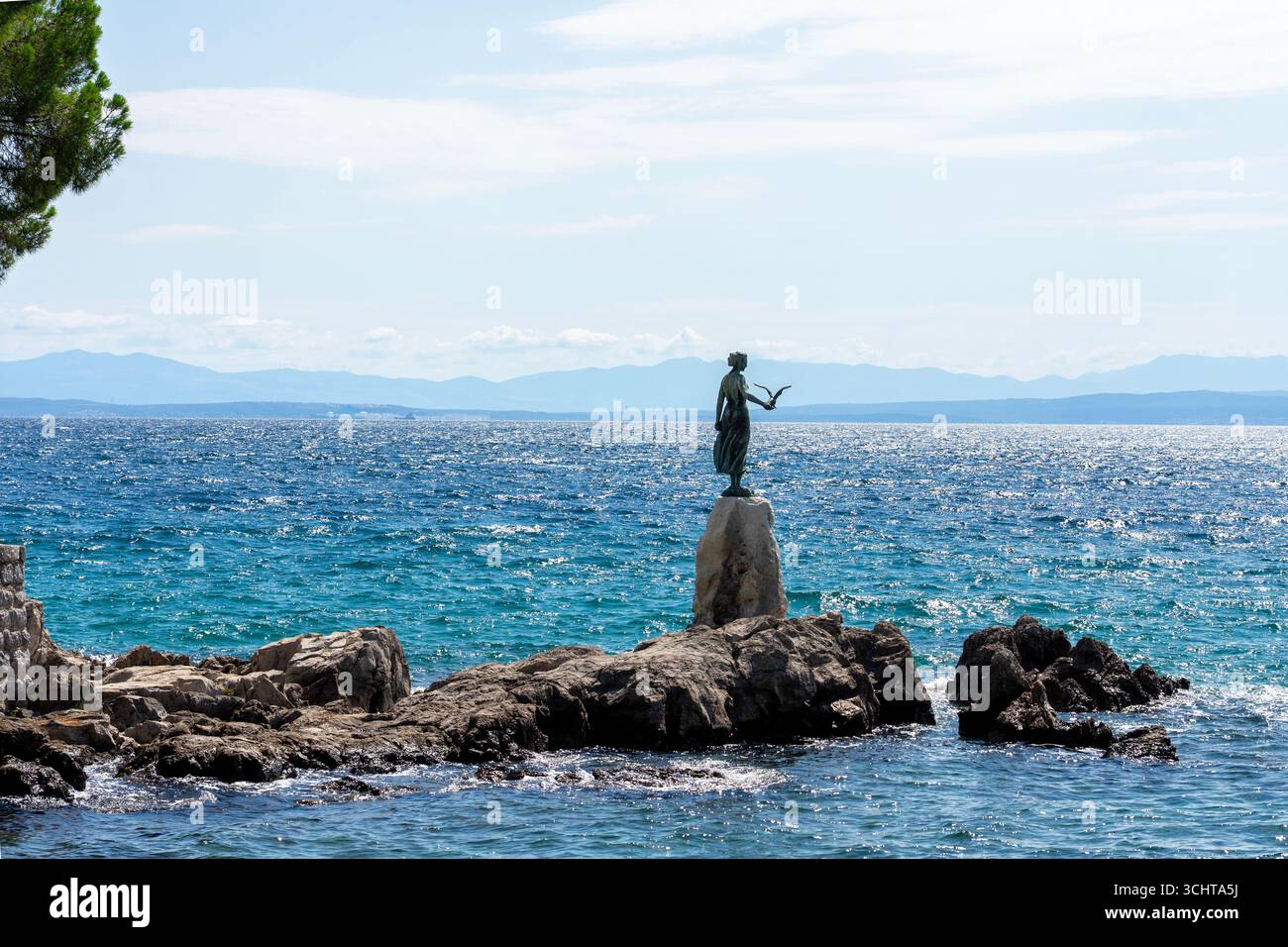 Opatija Lungomare Promenade mit dem Mädchen mit der Möwe Statue Stockfoto