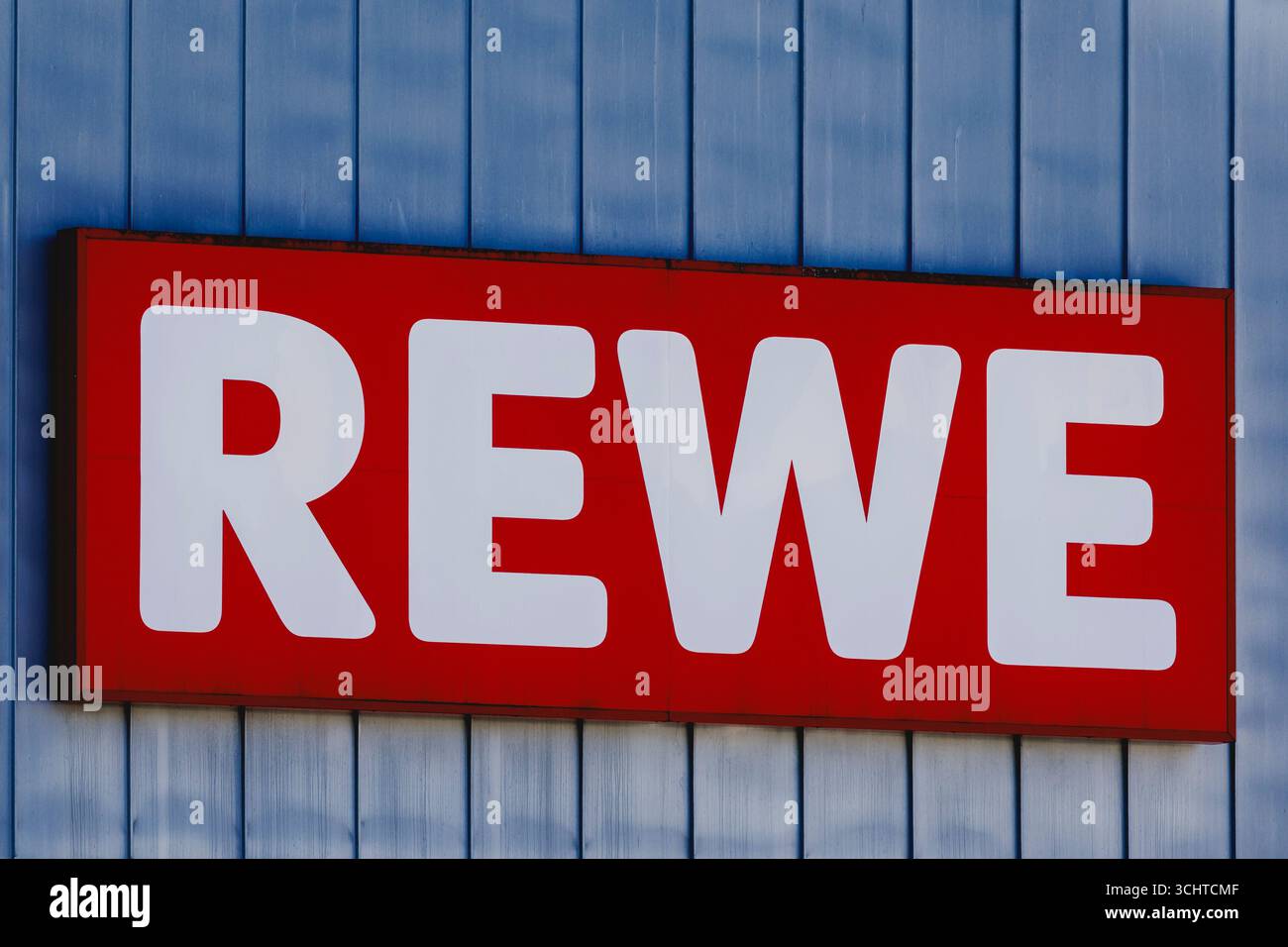 Berlin, Deutschland. September 2025. REWE-Logo, fotografiert in Berlin, 3. September 2025. Quelle: dpa/Alamy Live News Stockfoto