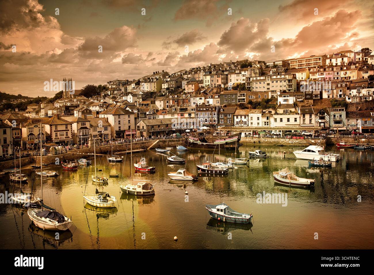 FOTOKUNST: Brixham Harbour Scene, Devon, Vereinigtes Königreich von Edmund Nagele FRPS Stockfoto