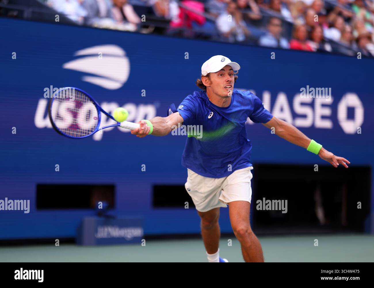 Flushing Meadows, New York - Alex de Minaur aus Australien. September 2025. Während seines Viertelfinalspiels gegen Felix Auger-Aliassime aus Kanada bei den US Open. Schnecke-Aliassime gewann das Spiel in vier Sätzen. Quelle: Adam Stoltman/Alamy Live News Stockfoto