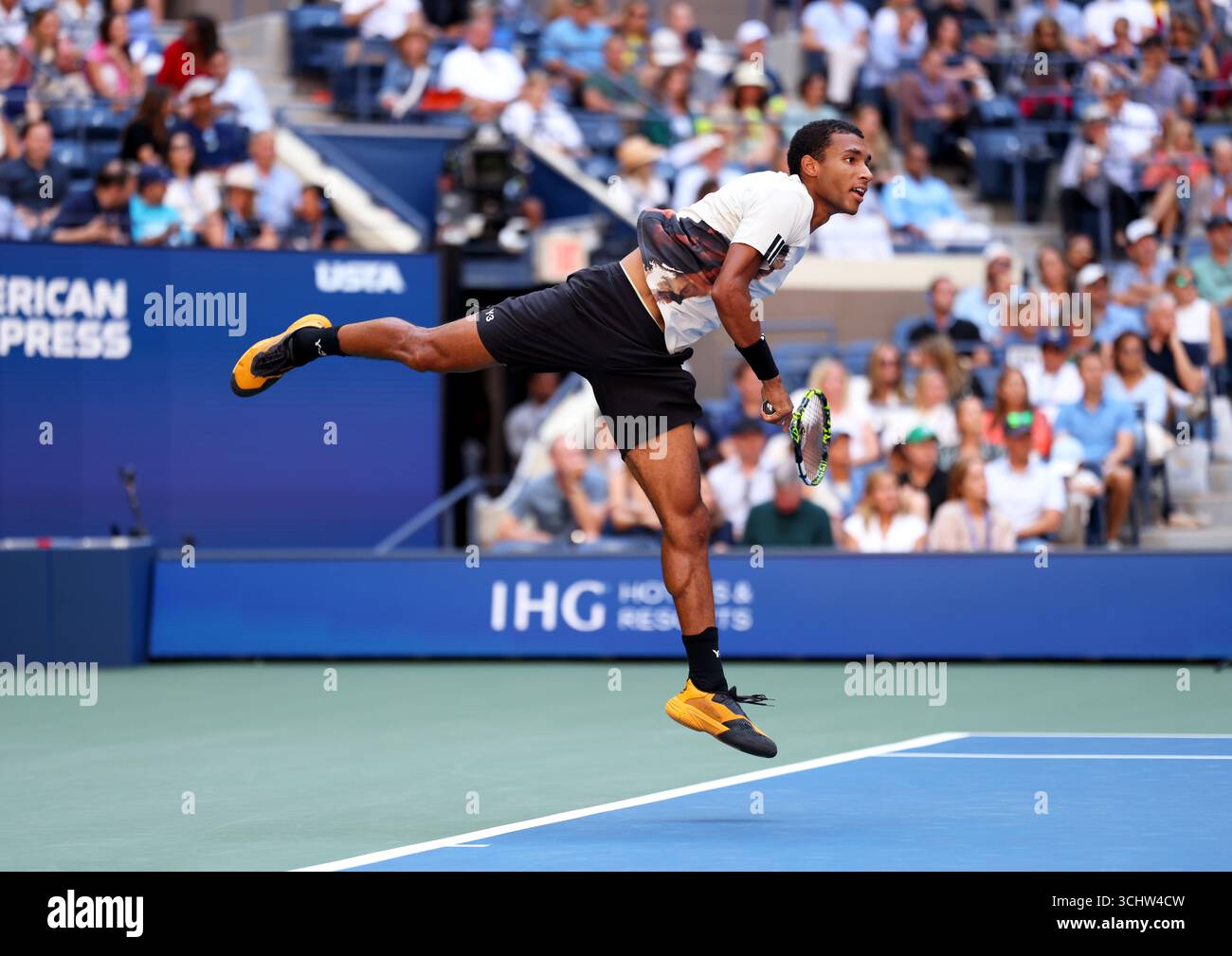 Flushing Meadows, New York - Felix Auger-Aliassime aus Kanada. September 2025. Bei seinem Viertelfinalsieg gegen Alex de Minaur bei den US Open. Quelle: Adam Stoltman/Alamy Live News Stockfoto