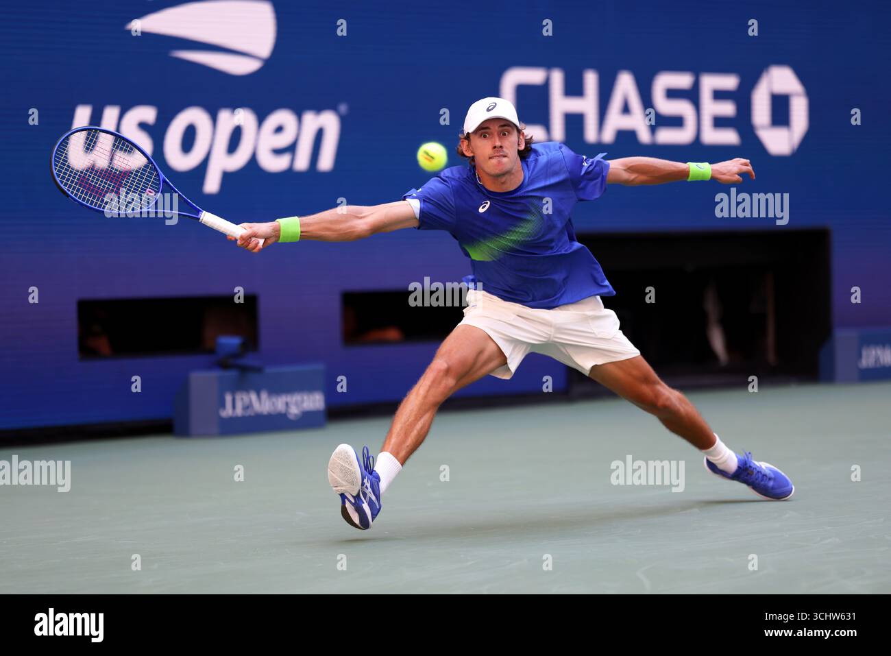 Flushing Meadows, New York - Alex de Minaur aus Australien. September 2025. Während seines Viertelfinalspiels gegen Felix Auger-Aliassime aus Kanada bei den US Open. Schnecke-Aliassime gewann das Spiel in vier Sätzen. Quelle: Adam Stoltman/Alamy Live News Stockfoto