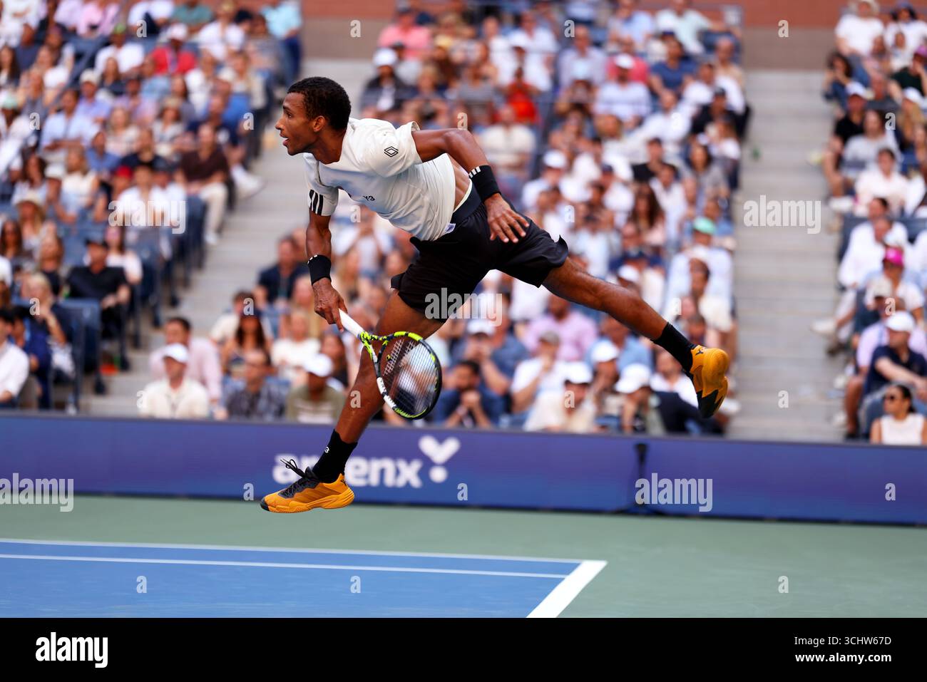 Flushing Meadows, New York - Felix Auger-Aliassime aus Kanada. September 2025. Bei seinem Viertelfinalsieg gegen Alex de Minaur bei den US Open. Quelle: Adam Stoltman/Alamy Live News Stockfoto