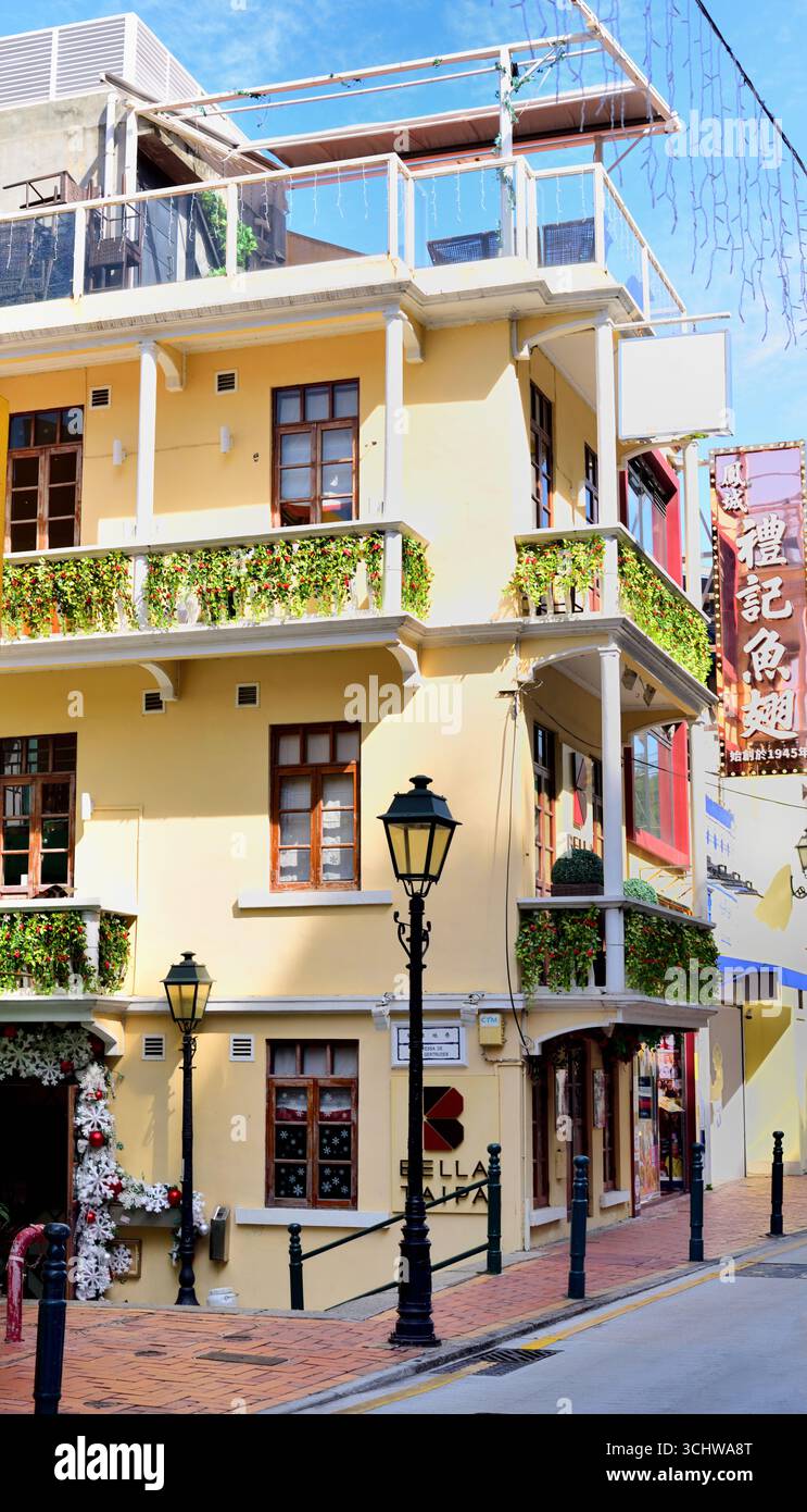 Altes Gebäude im kassischen europäischen Stil in Taipa, Macau Stockfoto