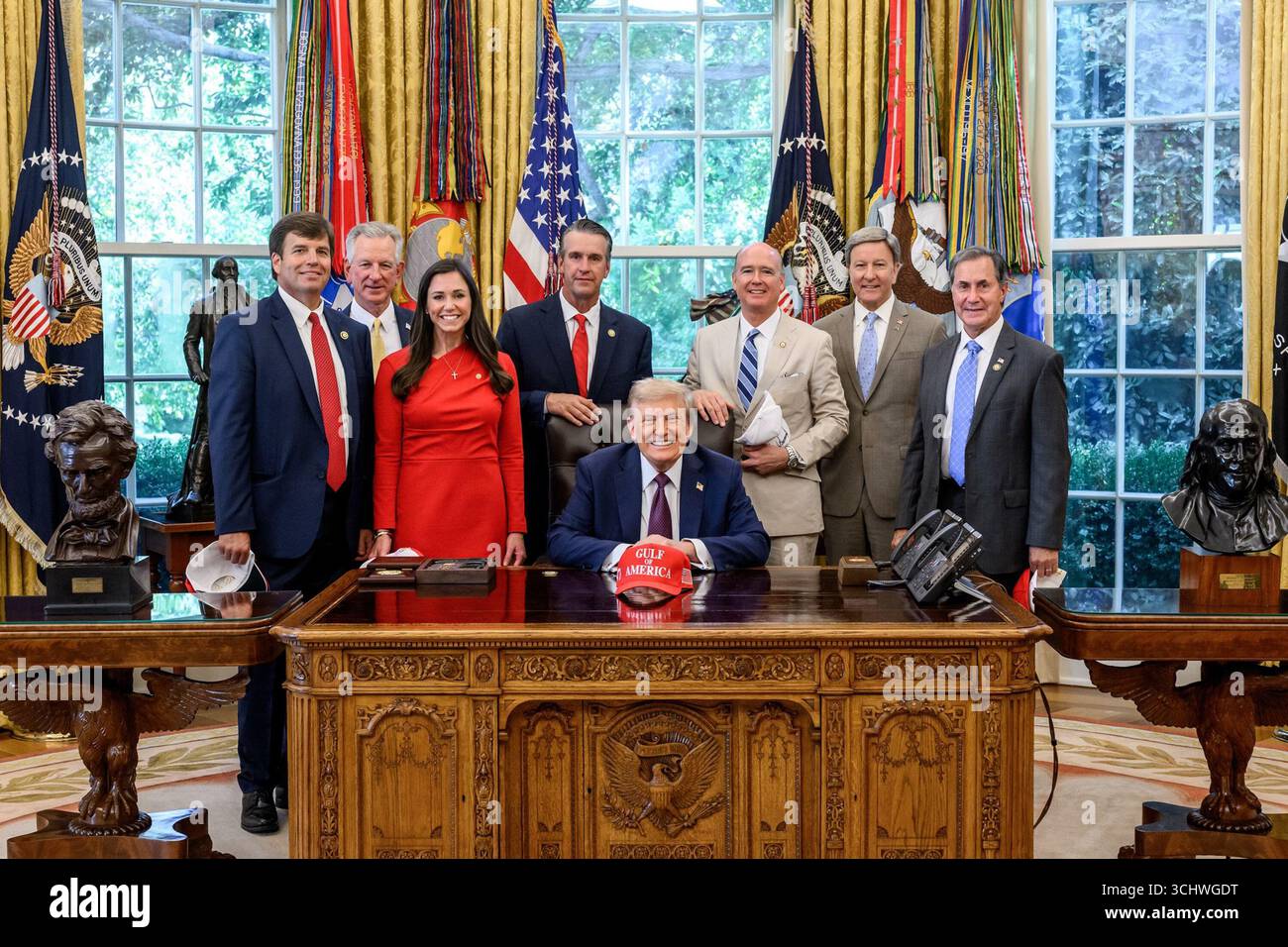 Präsident Donald J. Trump gibt die Verlegung des Hauptquartiers des US-Space Command nach Redstone Arsenal in Huntsville, Alabama bekannt. Washington, DC, 2. September 2025. Bild mit freundlicher Genehmigung des Weißen Hauses. Stockfoto