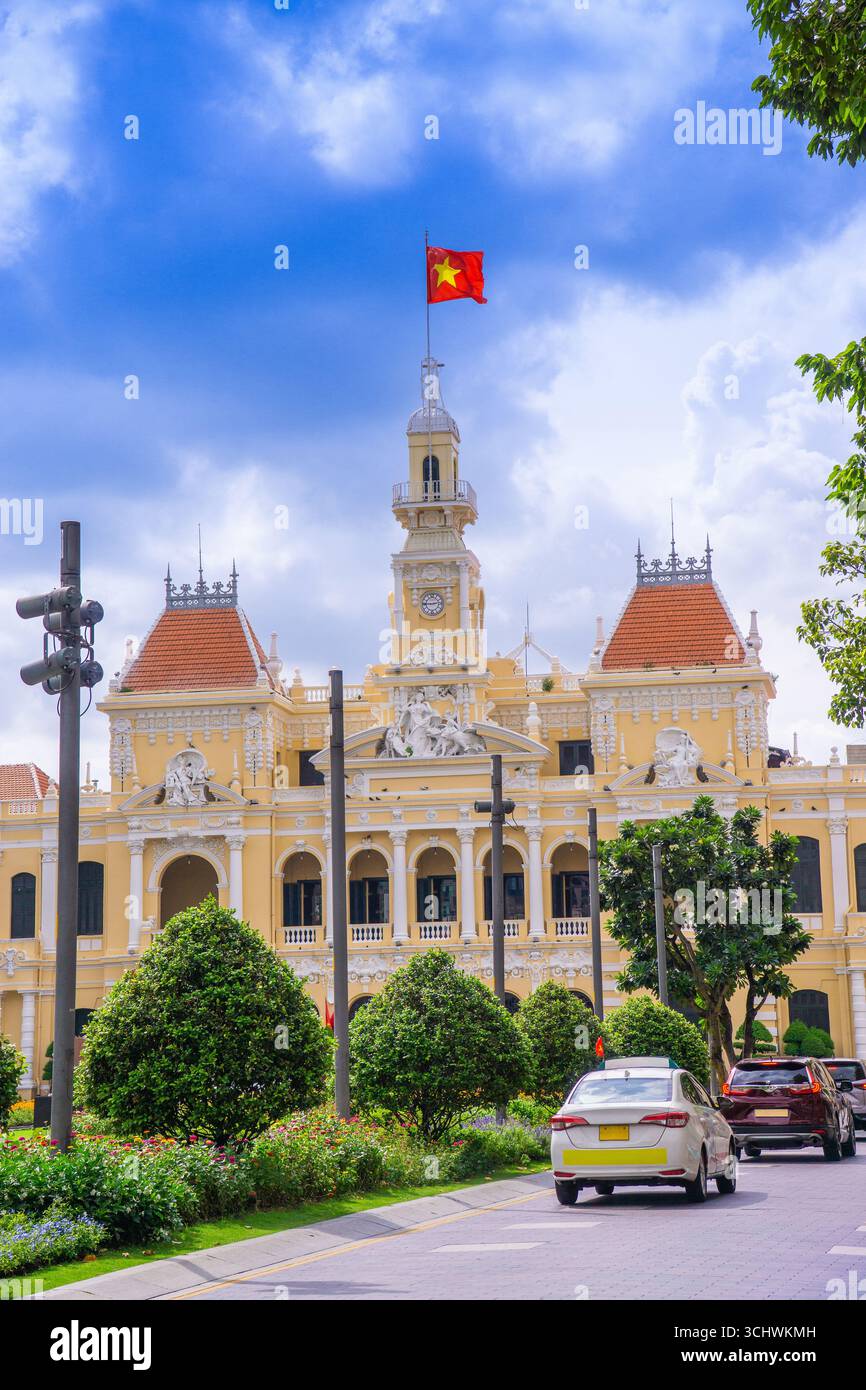 Blick auf das Rathaus von Ho Chi Minh, das Rathaus von Saigon oder das Hauptbüro des Komitees am Morgen, Vietnam. Reise- und Landschaftskonzept. Stockfoto Blick auf das Rathaus von Ho Chi Minh, das Rathaus von Saigon oder das Hauptbüro des Komitees am Morgen, Vietnam. Reise- und Landschaftskonzept. Stockfoto