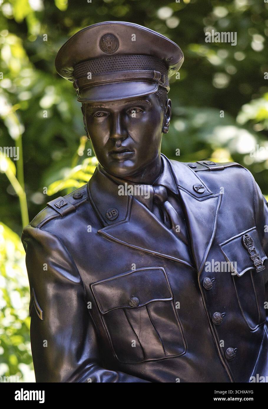 Elvis in Bronze auf der USA-Brücke, Bronzestatue von Elvis Presley, der von 1958 bis 1960 in Bad Nauheim lebte Stockfoto