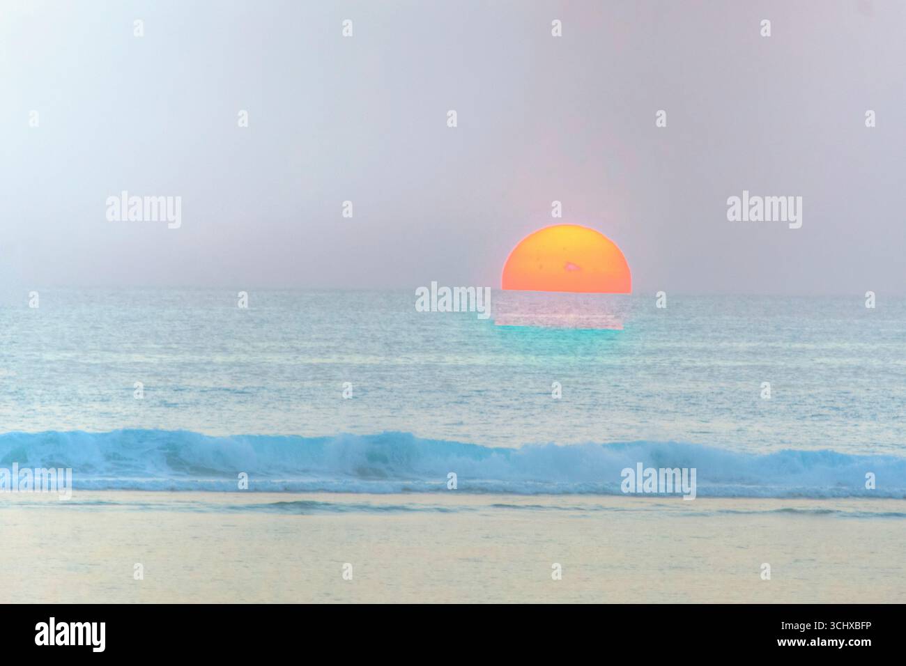 HDR-Bild des Sonnenuntergangs über dem Meer bei Flic en FLAC auf der Insel Mauritius im Indischen Ozean Stockfoto