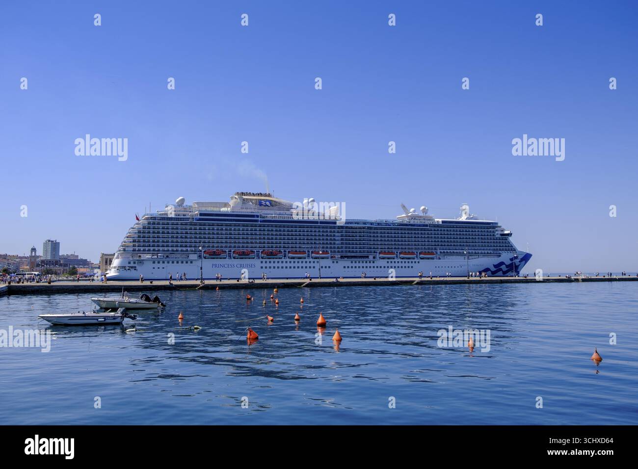 Kreuzfahrtschiff, Majestic Princess, Riva del Mandracchio, Promenade, Triest, Adria, Region Friaul-Julisch Venetien, Italien Stockfoto