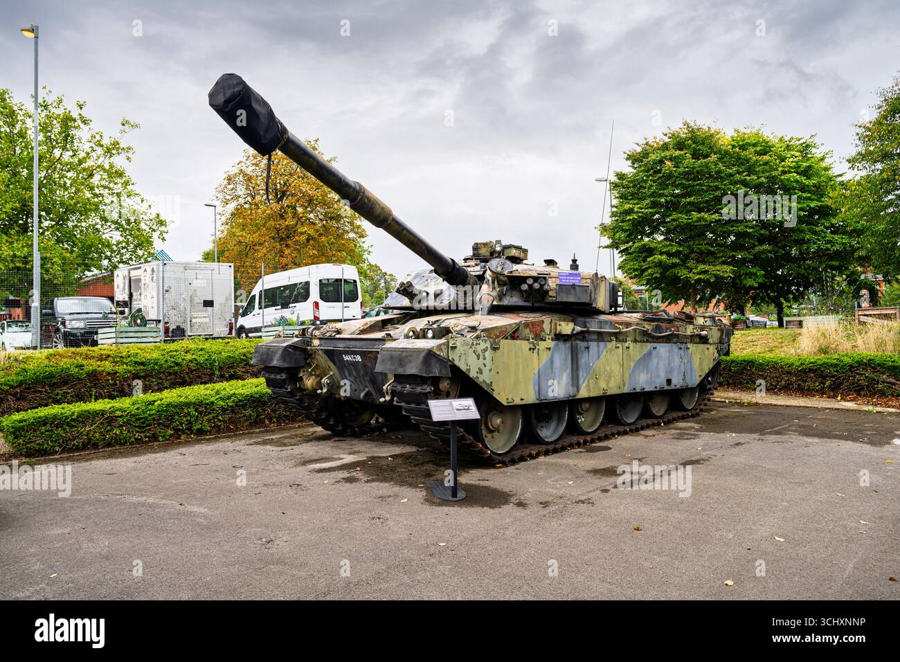 Im Aldershot Military Museum, Aldershot, Hampshire, Großbritannien, ist ein alter Challenger 1-Kampfpanzer ausgestellt Stockfoto