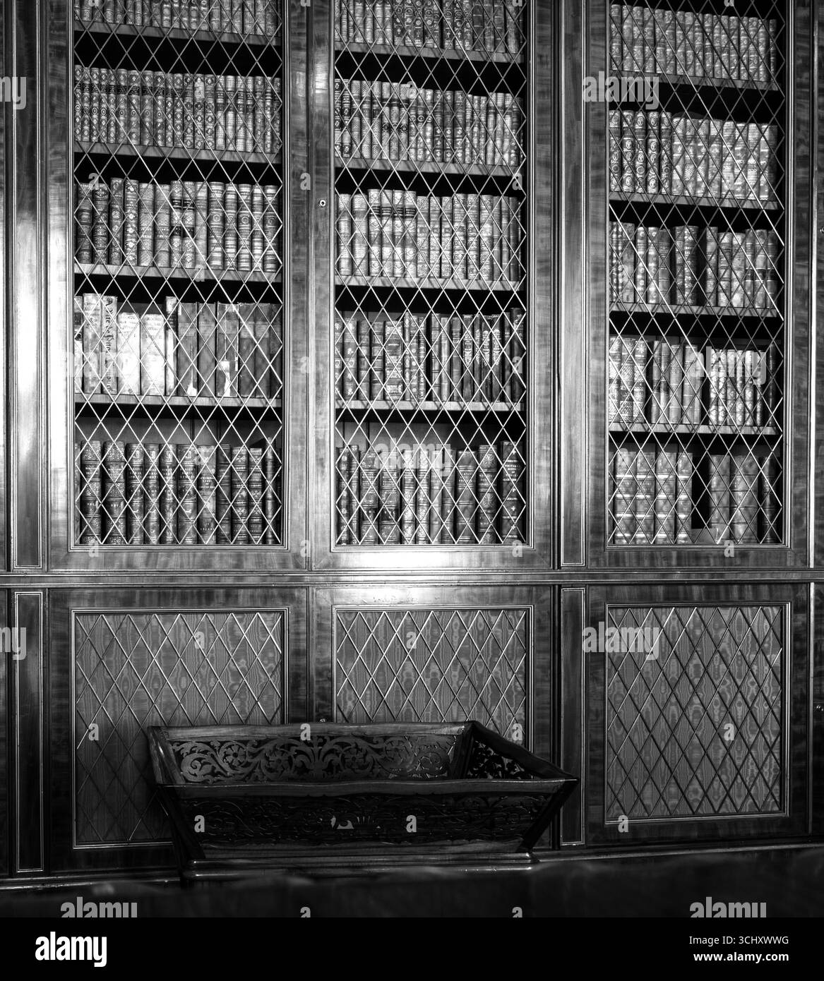 Attingham Park, Atcham, Shrewsbury, Shropshire, England, UK – Innenansicht der Inneren Bibliothek Stockfoto