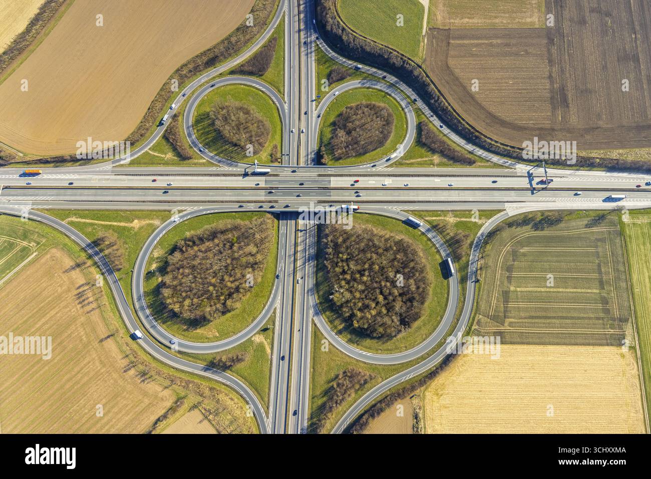 Luftaufnahme, Autobahnkreuz Werl der A44 und A445 Kleeblatt-Form, Werl, Soester-Boerde, Nordrhein-Westfalen, Deutschland, mo Stockfoto
