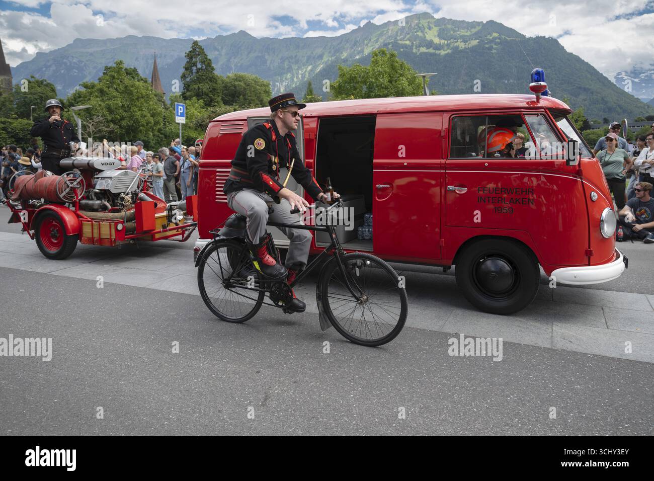Feuerwehrausrüstung aus dem Jahr 1959, Interlaken, Schweiz Stockfoto