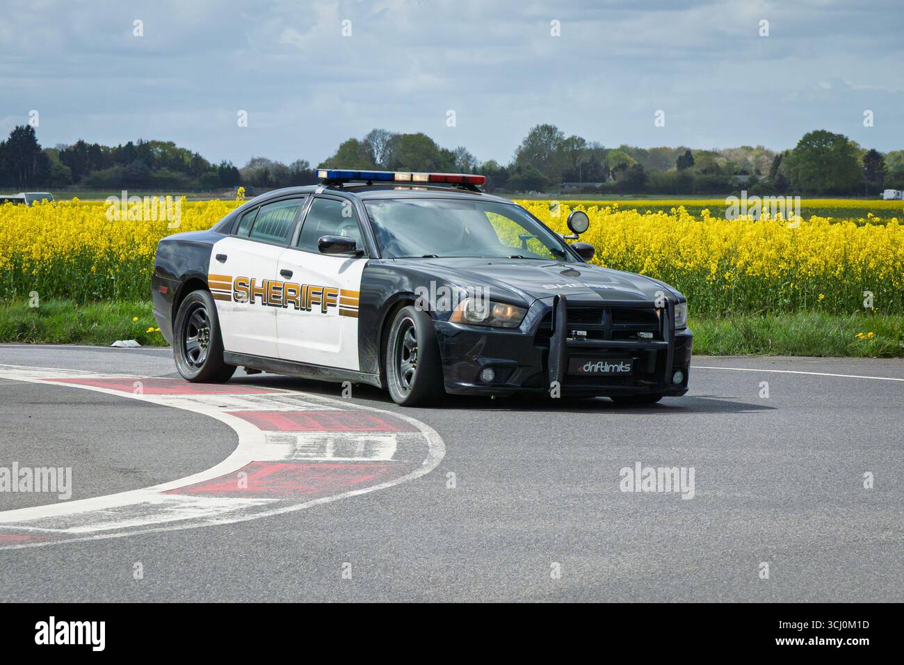 London, England, 22. April 2025: Dodge Charger RT (7. Generation, LD), Polizeichef Stockfoto