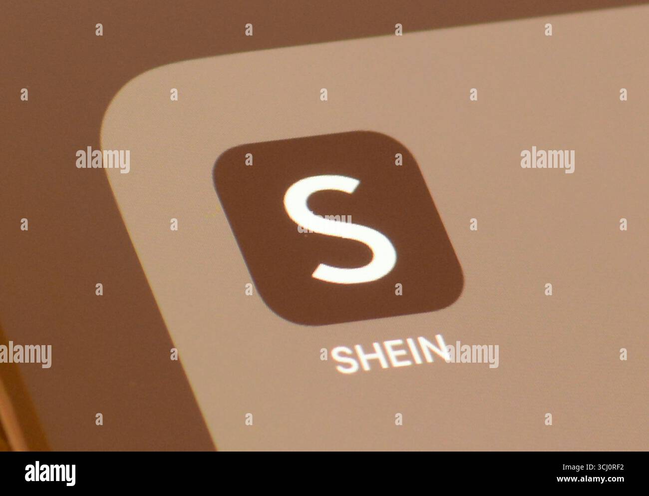 SHEIN EINE Shopping-App in chinesischem Besitz auf einem Smartphone-Bildschirm Stockfoto