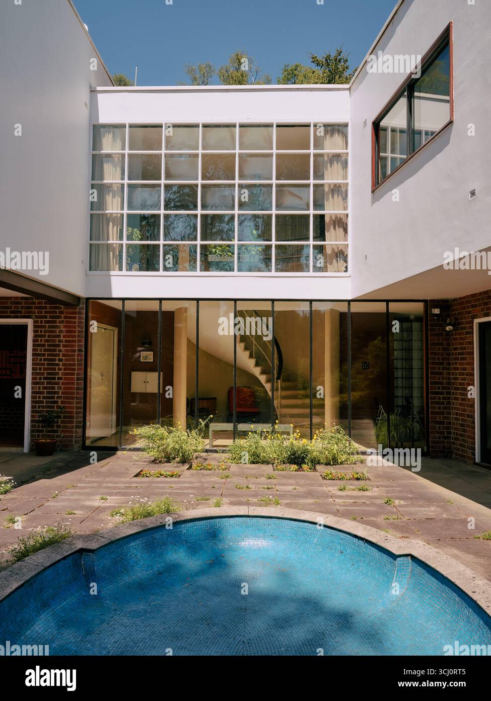 Das moderne Architekturhaus Homewood in Esher, Surrey, England, Großbritannien. Entworfen vom Architekten Patrick Gwynne Stockfoto