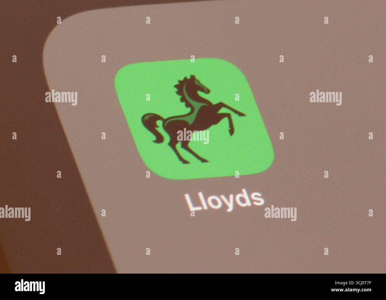 Lloyds Bank App auf Smartphone – eine große britische Einzelhandels- und Geschäftsbank und Teil der Lloyds Banking Group plc Stockfoto