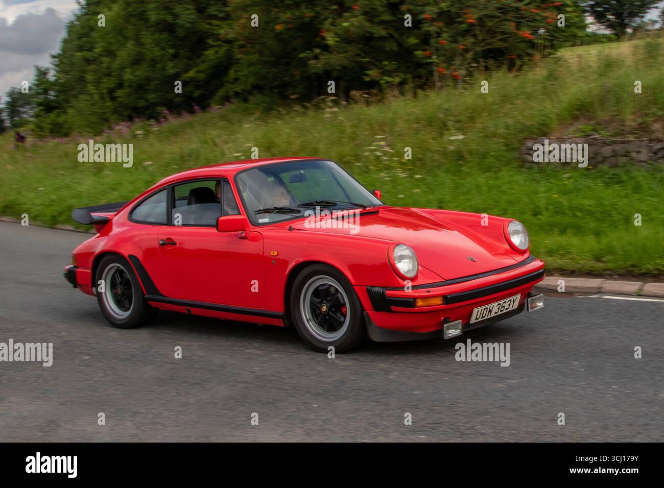 1982 80er Jahre Red Porsche Car Coupé Benzin 2993 ccm; auf der Wheels Up North Weekender Vintage Classic und Performance, Sammler und Enthusiasten Motorshow, Crooklands, Kendal, Großbritannien Stockfoto