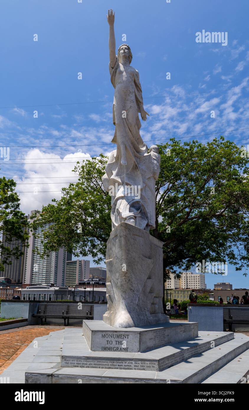 Das Monument für den Immigranten von Franco Alessandrini im Woldenberg Park in New Orleans, Louisiana, USA Stockfoto